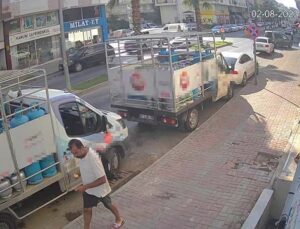 Bu hırsızın rahatlığı pes dedirtti…elma yiye yiye çaldı