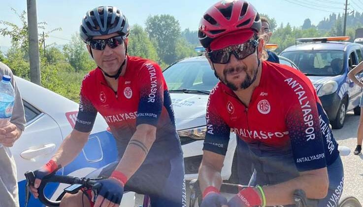 Kırmızı-beyazlı pedaldan Sakarya’da ikide iki