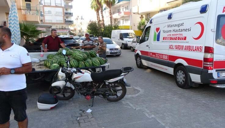 Manavgat’ta motosikletle otomobil çarpıştı: 1 yaralı
