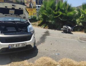 Sigortasız motosikletle kaza yapan ehliyetsiz sürücü yaralandı