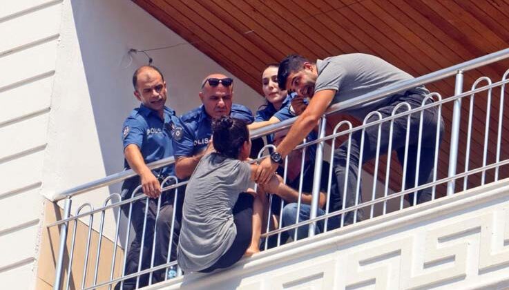 Babasından daire talebi reddedilen genç kadın çılgına döndü