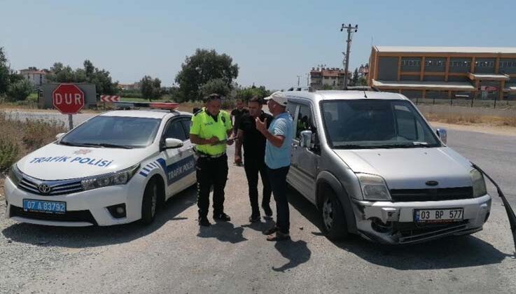 Hafif ticari araçla motosikletin çarpıştığı kazada motosiklet sürücüsü yaralandı