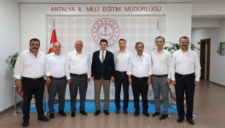 Miran:” Antalya eğitim çalışanlarının gösterdiği özveri ve hayırseverlerin desteği ile örnek şehir”
