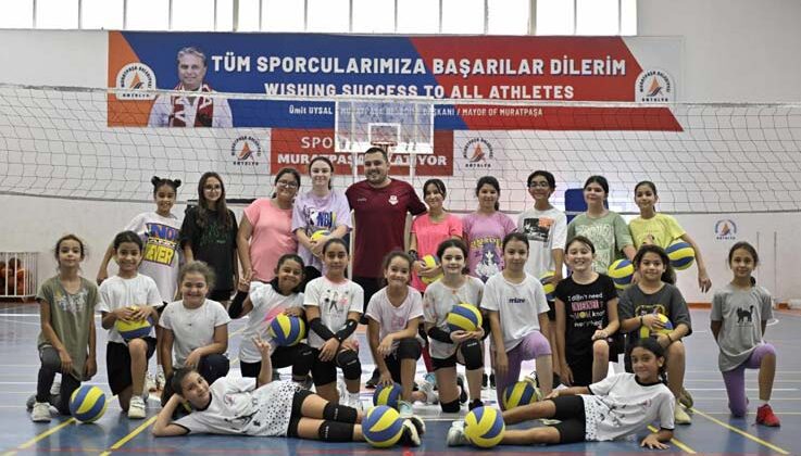 Sadece voleybol değil rakibe saygıyı da öğreniyorlar