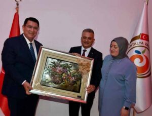 Malatya Valisi olarak atanan Ersin Yazıcı protokolle vedalaştı