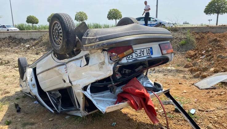 Antalya’da yoldan çıkan otomobil takla attı: 2 yaralı