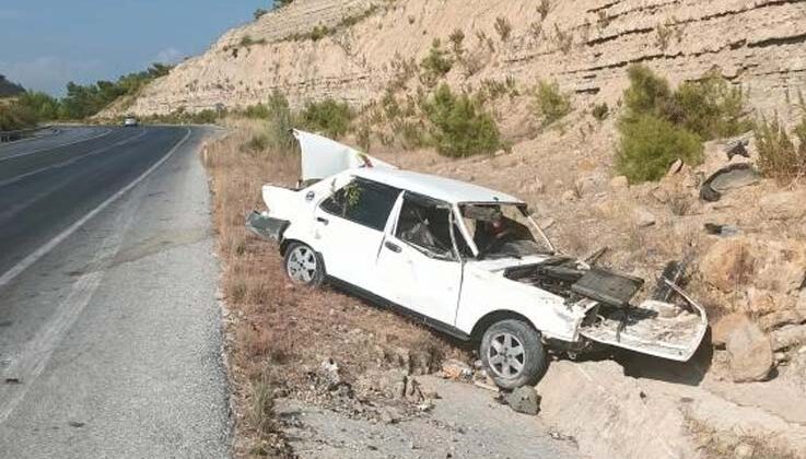 Manavgat’ta otomobil takla atıp şarampole yuvarlandı: 1 yaralı