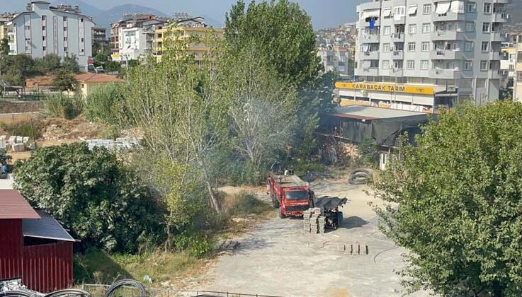 Yakılan atıklar yangın çıkardı