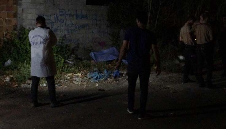 Antalya’da boş arazide erkek cesedi bulundu