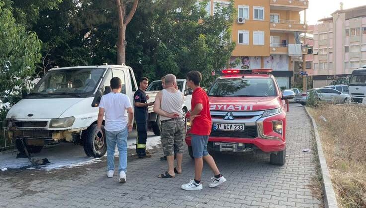 Gazipaşa’da yanan kamyonet ve ticari araçta kundaklama şüphesi