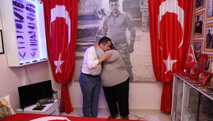 ALKÜ Rektörü Türkdoğan, şehit ailesiyle bir araya geldi