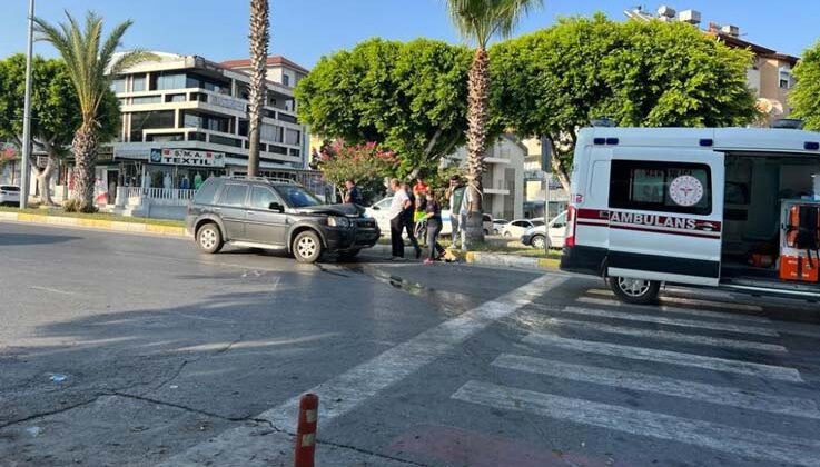 Yayaya yol verdi, kazaya karıştı