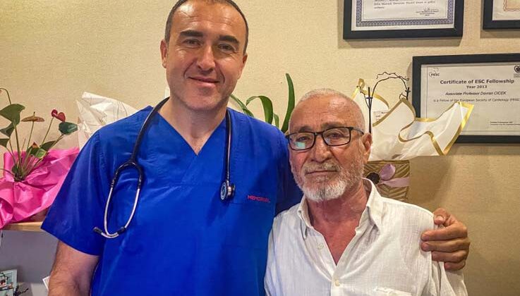 Hasta eşine bakmak için ameliyat olmayı reddeden yaşlı adamdan fedakarlık örneği