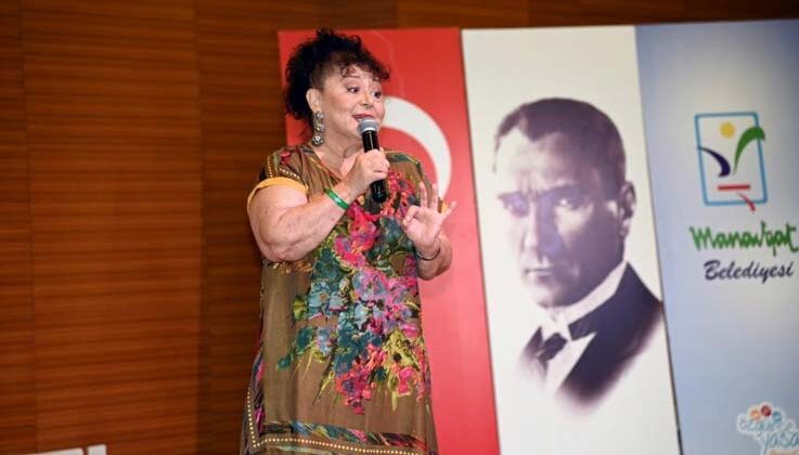 Oyuncu Parla Şenol, genç tiyatrocularla bir araya geldi