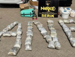 Doğu illerinden valizlerle Antalya’ya getirilen 51 kilo esrar polis takibine takıldı