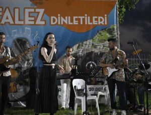 Falezlerde müzik ziyafeti devam ediyor