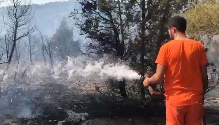 Antalya’da bozuk ormanlık alanda yangın