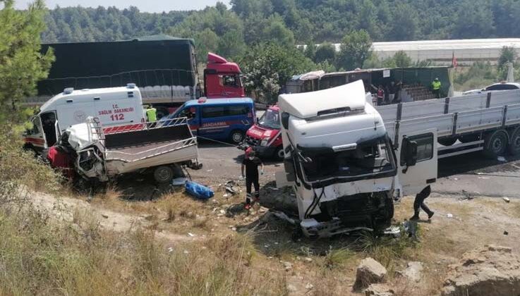 Antalya’da feci kaza: 2 ölü