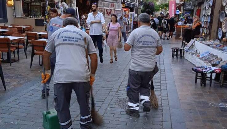 Büyükşehirden Kaleiçi temizliği