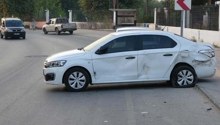 Park halindeki otomobile çarpıp kaçtı, yakalanan sürücü 1,87 promil alkollü çıktı