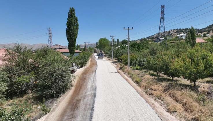 Korkuteli Varsak Yaylası 18 yıl sonra asfalta kavuştu