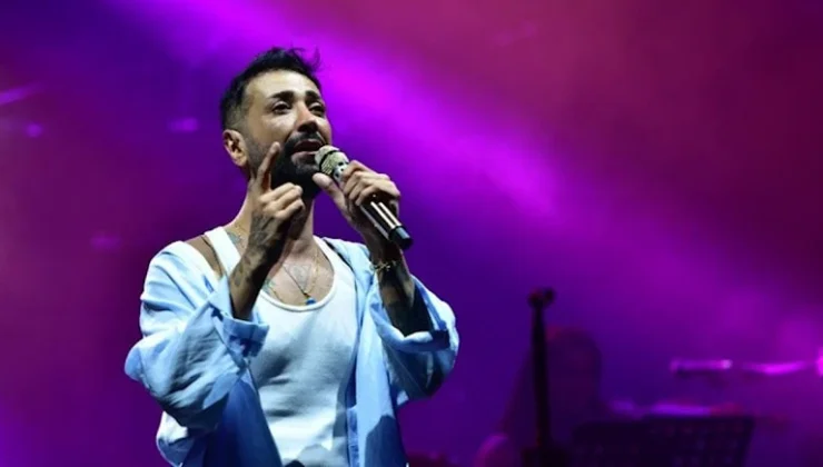 Trafik kazası geçiren Tan Taşçı konser verdi