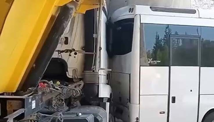 Antalya’da 12 araç birbirine girdi: 2 yaralı