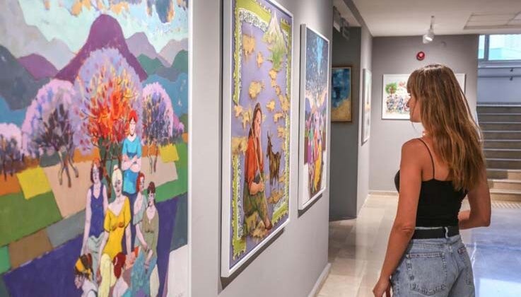 Belediye koridoru sanat galerisine dönüştü