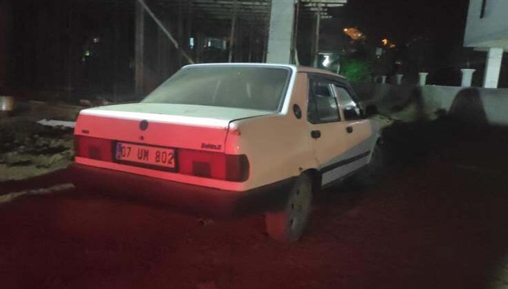 Trafik ekiplerinden kaçan sürücü aracını bırakıp firar etti