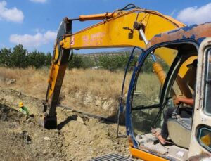 ASAT, Yelten mahallesinde eskiyen içme suyu boruları yeniliyor