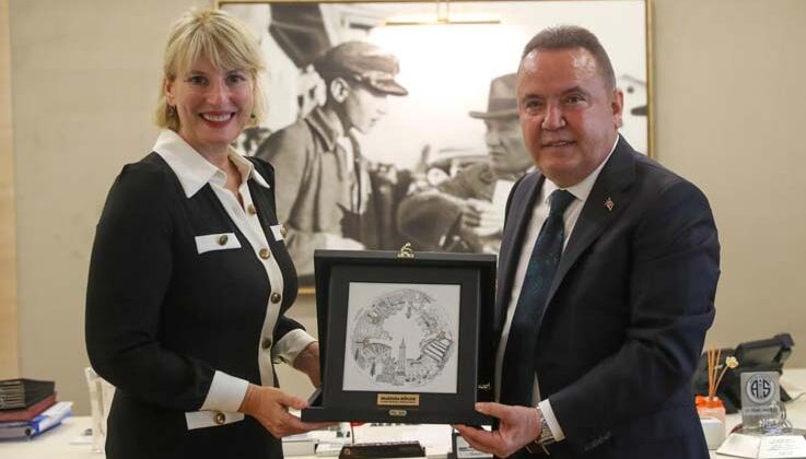 İngiltere Büyükelçisi Morris: “İngiliz vatandaşlar Antalya’da mutlu”