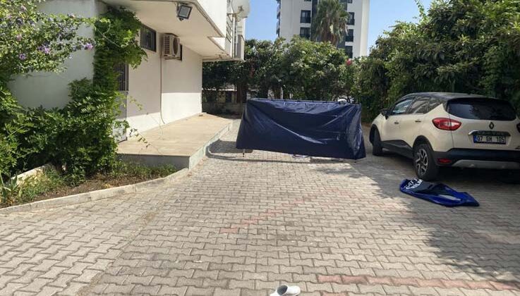 Demre eski belediye başkanı Adnan Genç’in site bahçesinde cansız bedeni bulundu