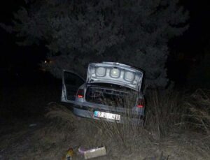 Ağaca çarparak tarlaya düşmekten son anda kurtuldu