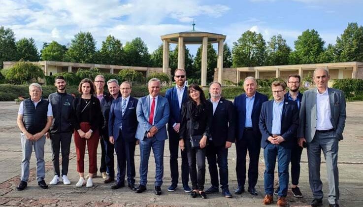 Türk-Çek dostluk parkı önerisi reddedilirse, Prag kardeş kentlikten çıkarılacak