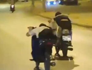 Trafik magandalarının tehlikeli motosiklet yolcuğu kamerada
