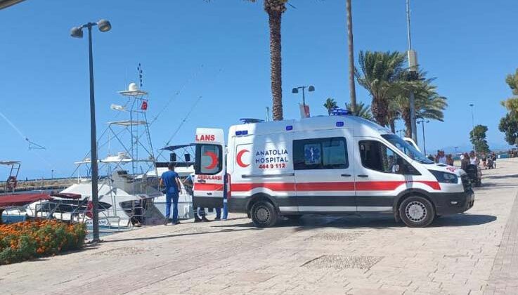 Denizde boğulma tehlikesi geçiren Kuzey İrlandalı turist yaşamını yitirdi