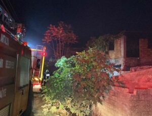 Kullanılmayan müstakil evde 2 ay arayla çıkan yangın mahalleliyi isyan ettirdi