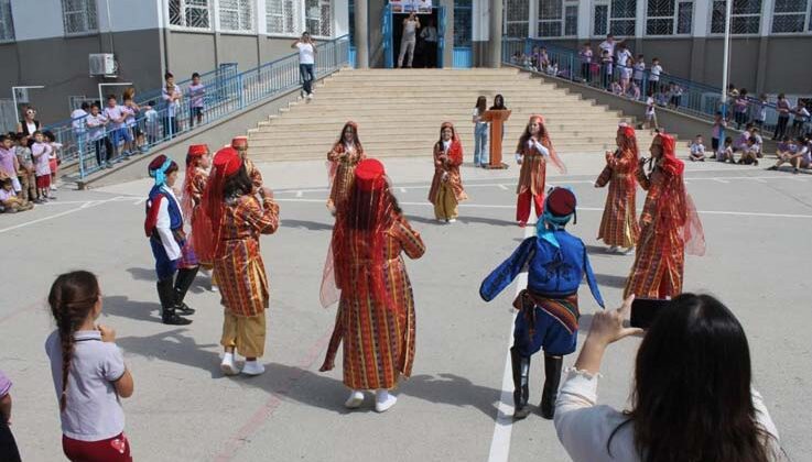 Gazipaşalı öğrenciler Avrupalı öğrencileri ağırladı