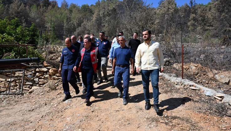 Başkan Böcek, Alanya’da yangın bölgesinde