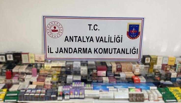 Antalya’da kaçak sigara operasyonu: 3 gözaltı