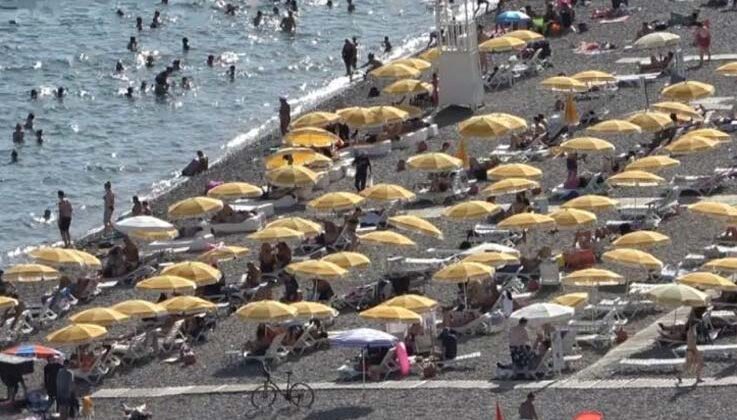 Antalya’da eylül ayının sonunda yaz havası: Sıcaklık 40 dereceyi gördü