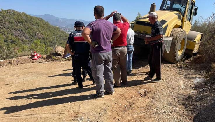 Kullandığı silindirin altında kalan sürücü hayatını kaybetti