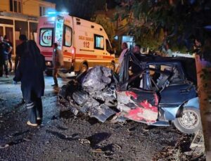 Antalya’da otomobiller kafa kafaya çarpıştı: 1 ölü, 1 yaralı