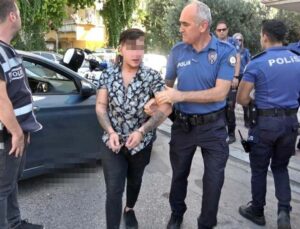 Alkollü aday sürücü ortalığı birbirine kattı, kaldırıma çarpınca yakalandı