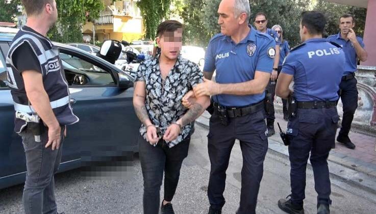 Alkollü aday sürücü ortalığı birbirine kattı, kaldırıma çarpınca yakalandı