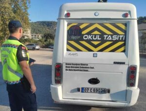 Antalya’da jandarmadan okul servis aracı denetimi