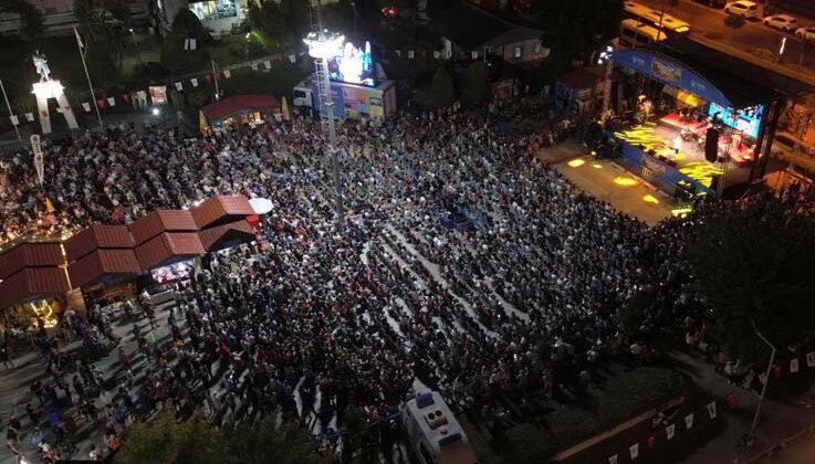Türküler, ’Neşet Ertaş’ için söylendi