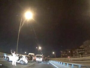 Köprülü kavşakta 3 araçlı zincirleme kaza: 3 yaralı