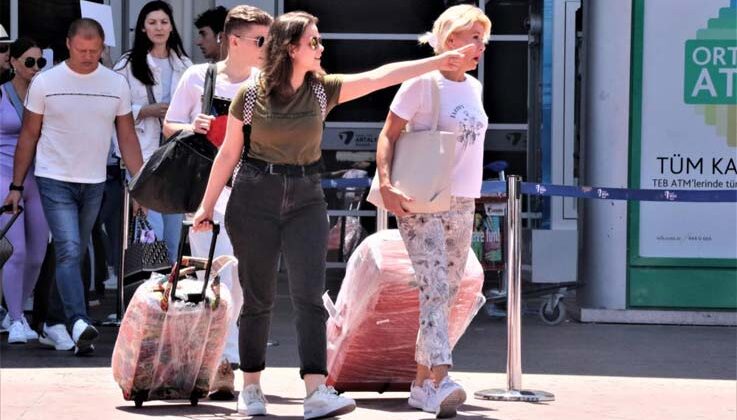 Antalya 8 ayda 10 milyonu aşkın turist ağırladı