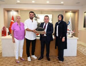 Antalya Büyükşehir destekledi genç çiftçiler üretti